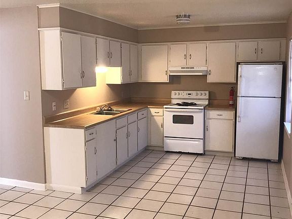 3rd image of 203 Trevino St APT 3