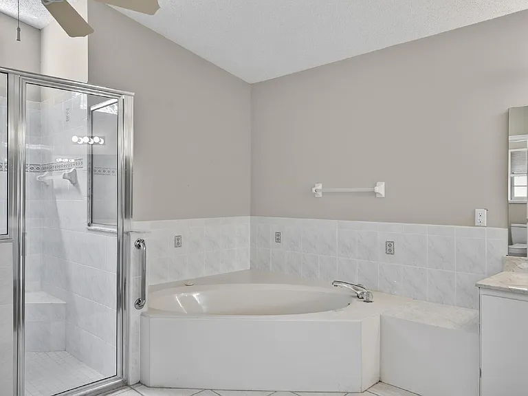 77 Folcroft Ln — Photo 39