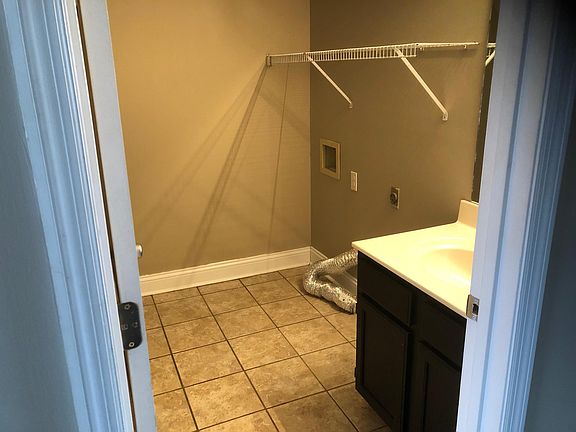 2nd image of 240 Saint George St APT 2