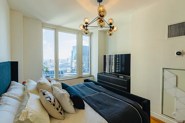 Rented by SERHANT. | media 21