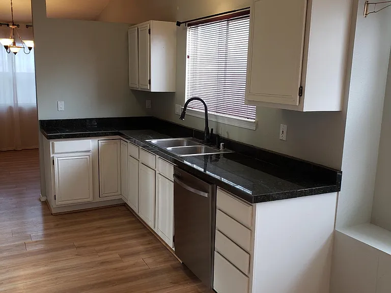 Summersville Dr NW — Photo 6