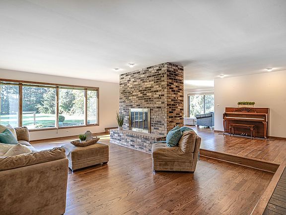 5th image of 21665 W Hilandale Ct