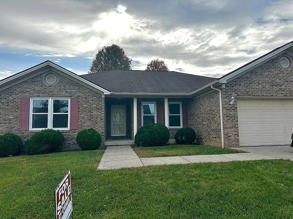 305 Hanover Dr photo 1