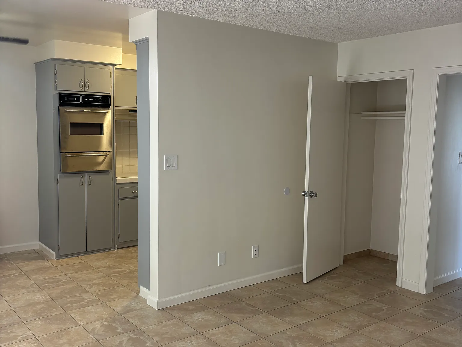 2 bed, 700 sqft, $2,050 — Photo 3