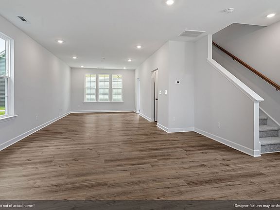5th image of 260 White Oak Garden Way
