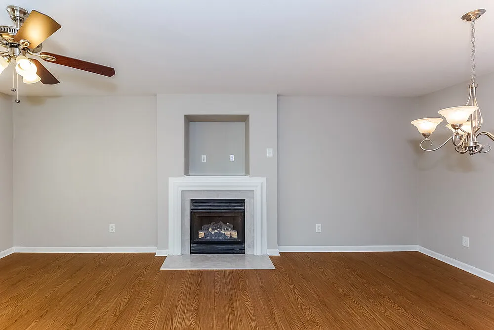 3 bed, 2.5 bath, 1430 sqft, $2,120 — Photo 2