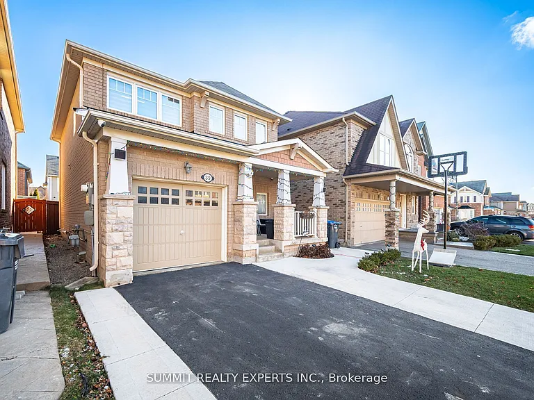 39 Donomore Dr #UPPER — Photo 3