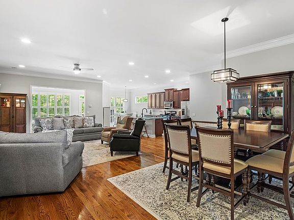 5th image of 324 Shade Tree Cir