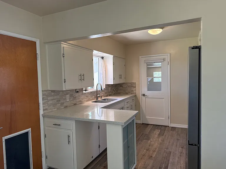 270 Walnut St — Photo 6