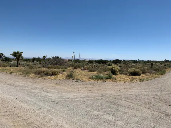 Mango St, Phelan, CA 92371