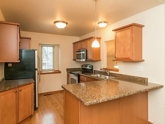 2nd image of 956 Cortney Ln