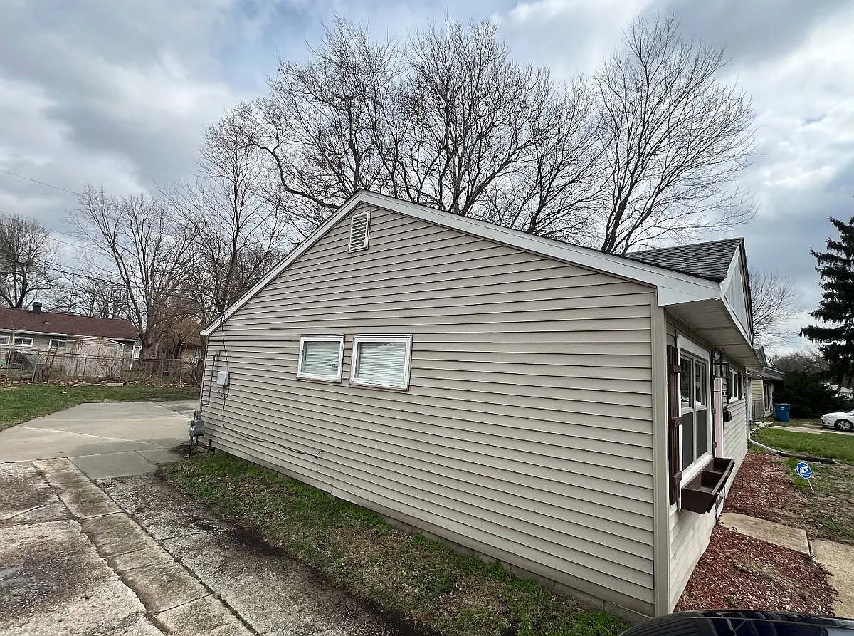 Building Photo - 2514 E 23rd Ave