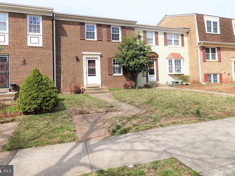 4128 Hamlin Ct — Photo 2