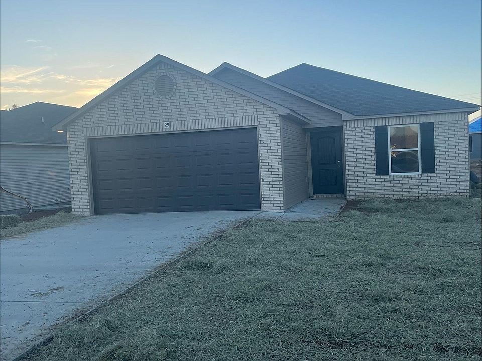 1st image of 29 Oak Leaf Dr