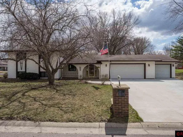 1593 Commerce Dr, North Mankato, MN 56003