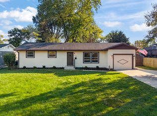 574 Cheyenne Trl, Carol Stream, IL 60188