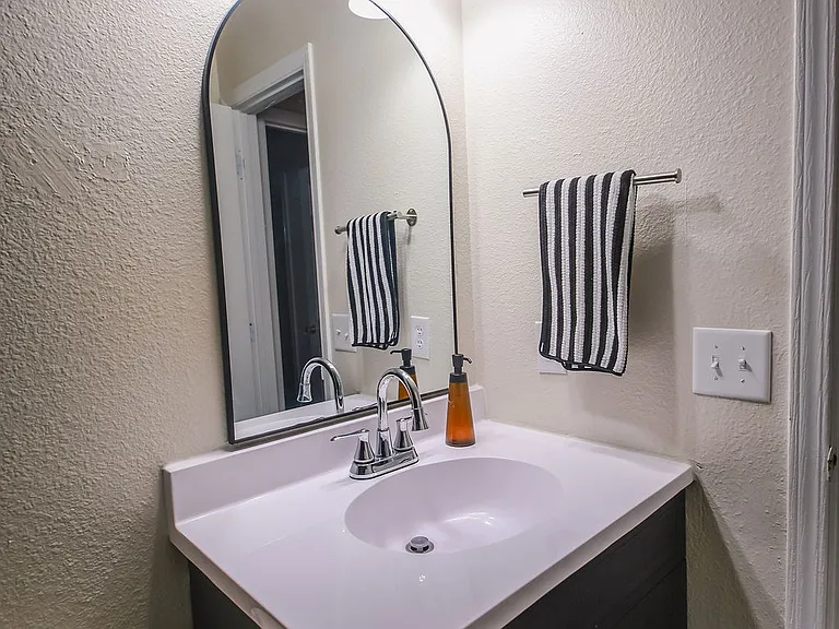 Hallway full bathroom
