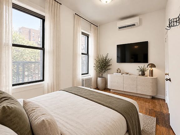 2nd image of 1020 3rd Ave APT B3