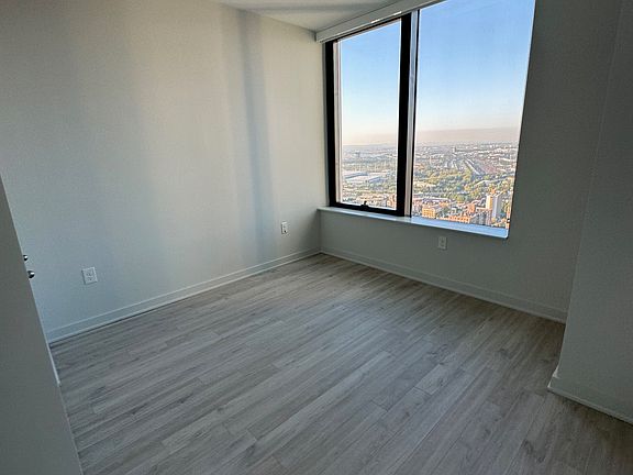 4th image of 608 Pavonia Ave #1908
