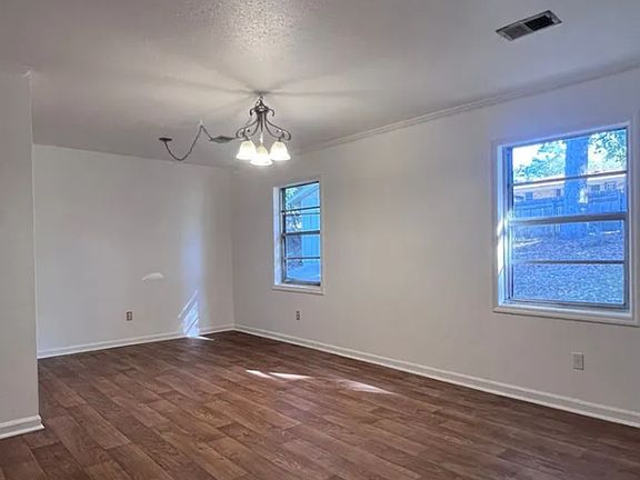 4th image of 3307 Grace Dr