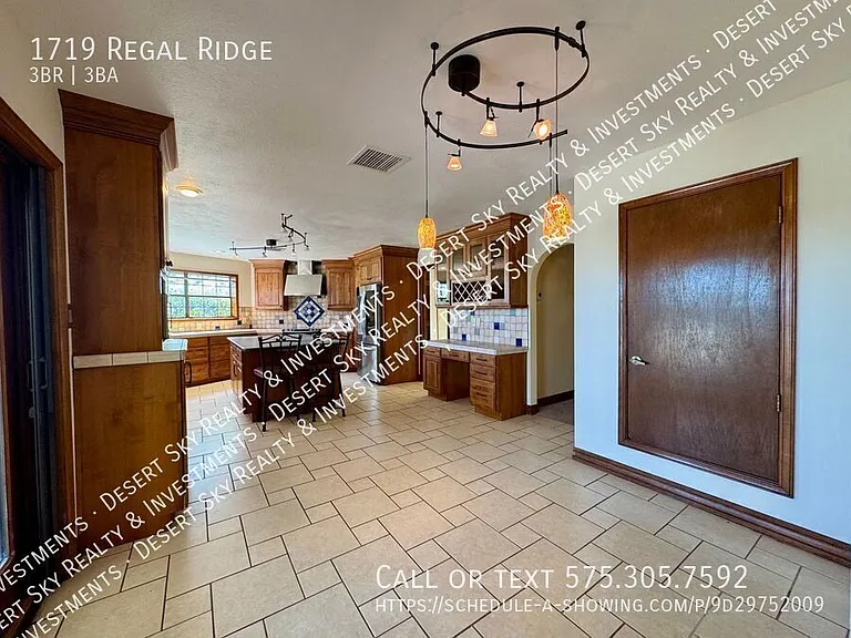 1719 Regal Rdg — Photo 6