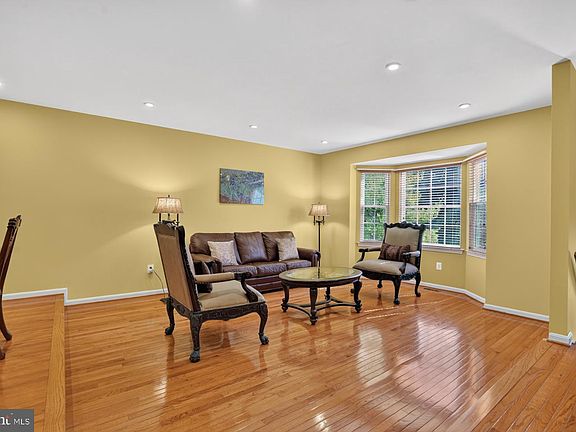 3rd image of 6888 Kerrywood Cir