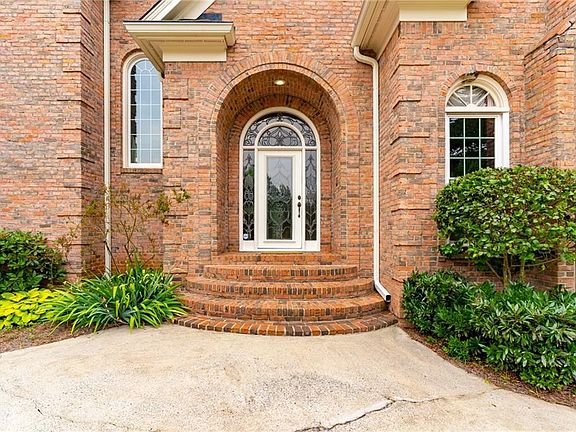 5th image of 1813 Bishops Green Dr