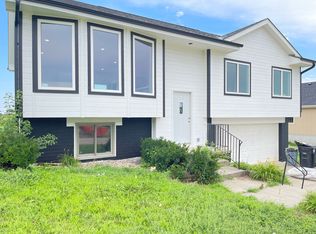 21511 Arabian Rd, Elkhorn, NE 68022