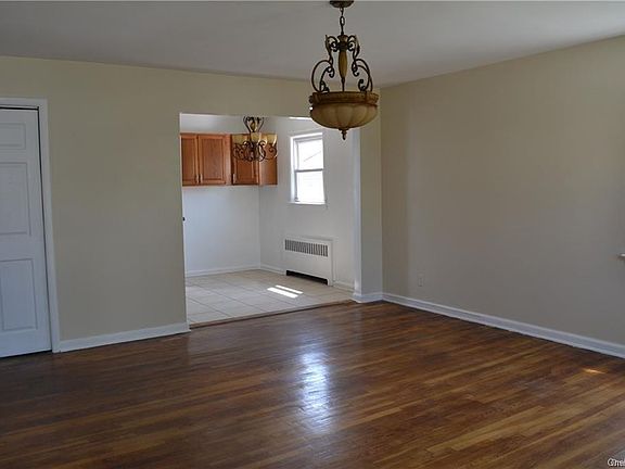 5th image of 22 Rossiter Ave Unit 1