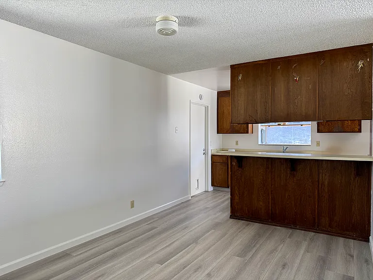 825 Victor St — Photo 5