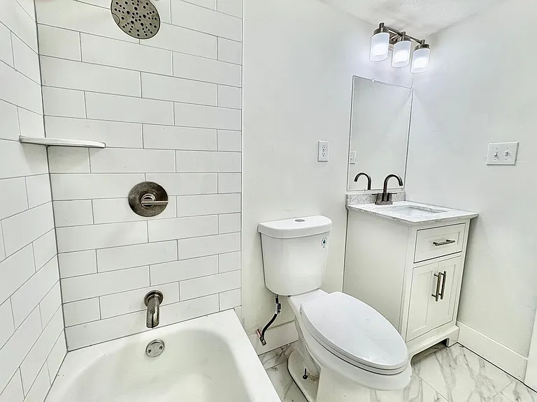 Vanderbilt Place — Photo 7