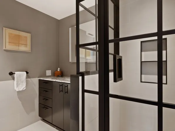 140 East 63rd Street image 6 of 11