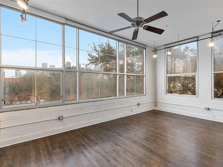1312 Live Oak St #215 — Photo 8