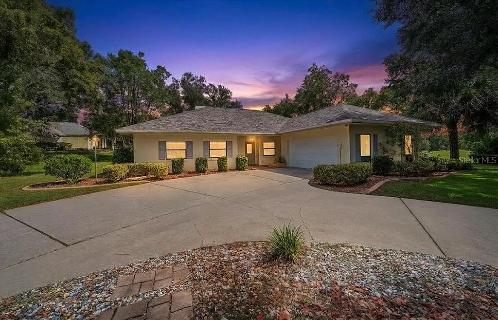 3 bed, 2.0 bath, 2350 sqft, $3,400 — Photo 2