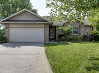 810 S Brookwood Ct, Nixa, MO 65714