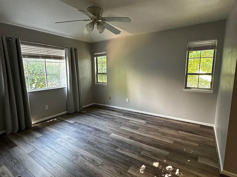 301 Warmcastle Ct — Photo 31