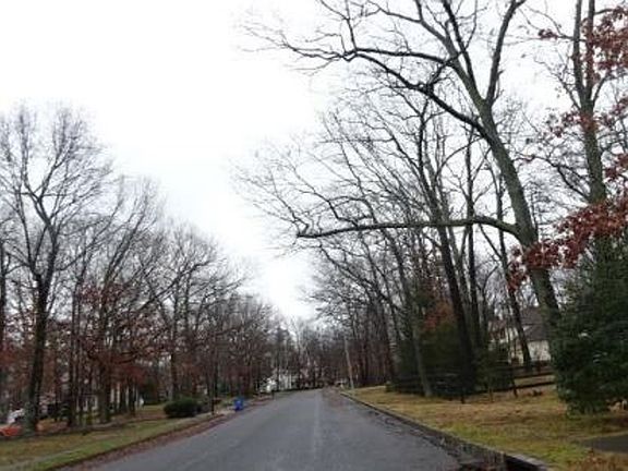 Exterior Neighborhood (street photo)