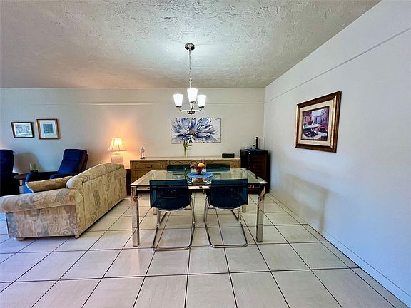 2nd image of 2811 Somerset Drive #102