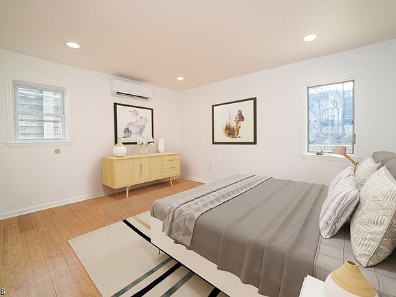 4th image of 32 Tall Oaks Dr