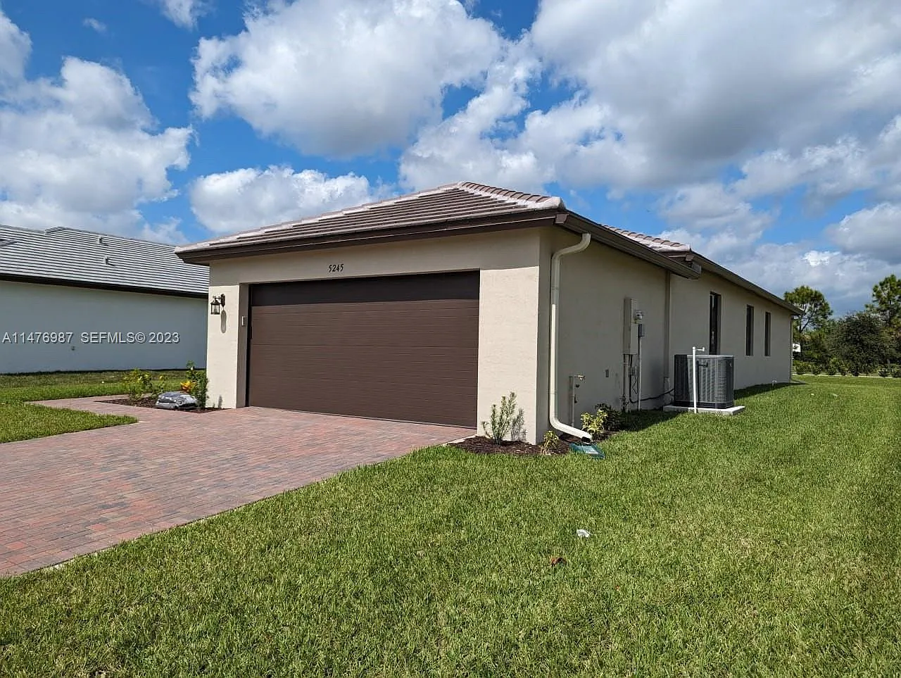 3 bed, 2.5 bath, 2321 sqft, $2,700 — Photo 3