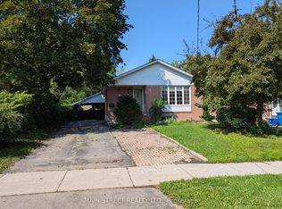 16 Child Dr #A, Aurora, ON L4G 1Y5