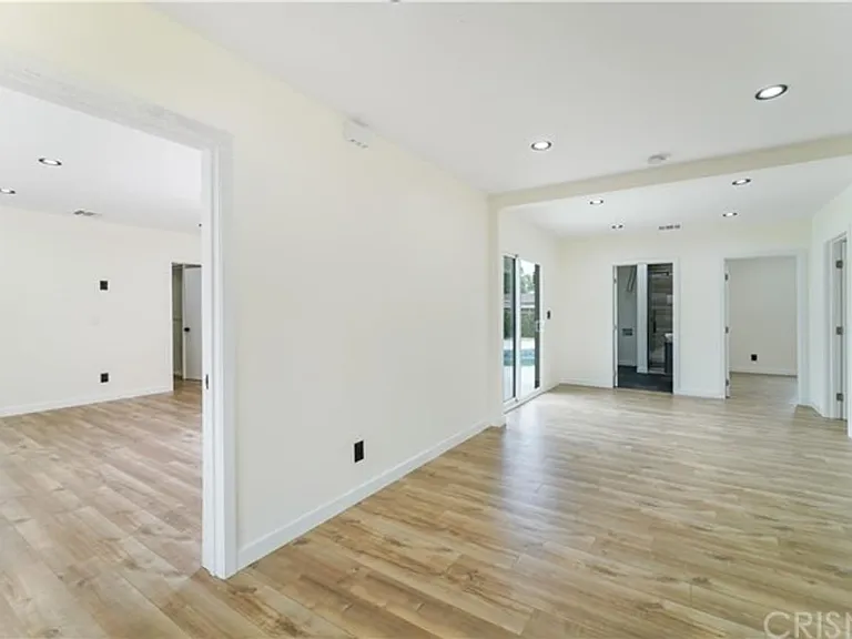 2025 N Pass Ave — Photo 16