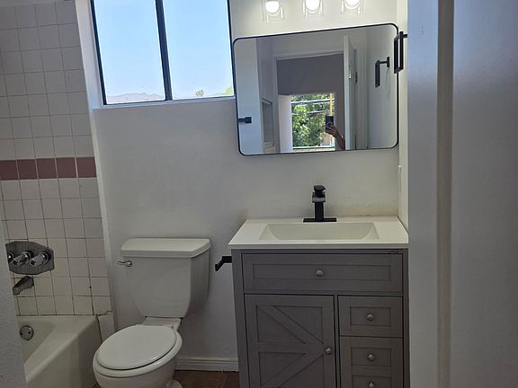 4th image of 21217 Valerio St