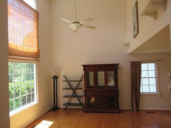 4th image of 5004 Bridgewood Dr