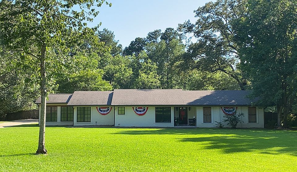 1st image of 303 Westmoreland Cir