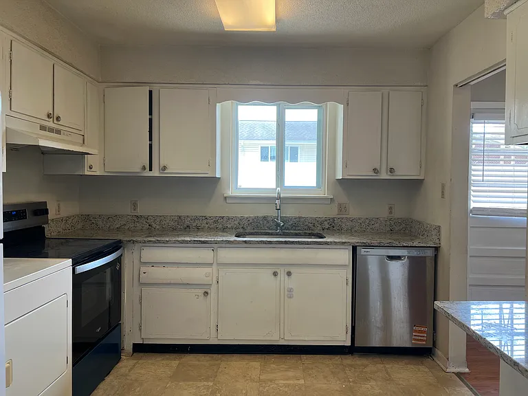 2343 Champion Ct — Photo 14