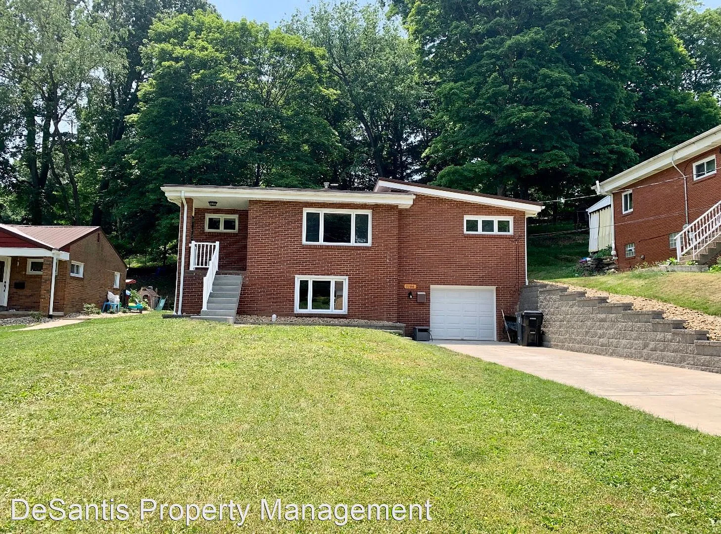 1164 Sarah St photo 1