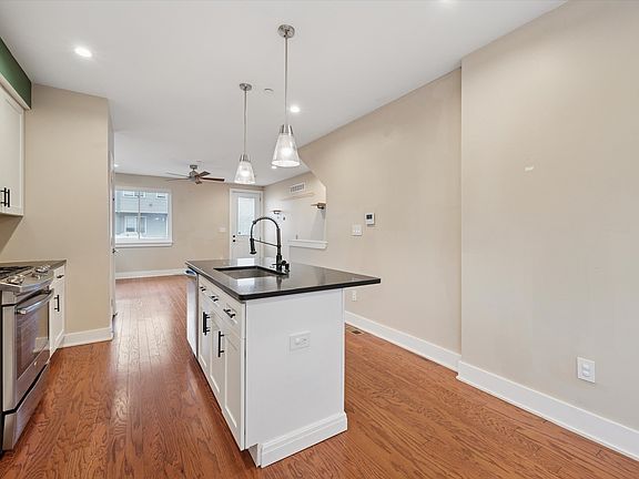 3rd image of 1905 E Hagert St #1