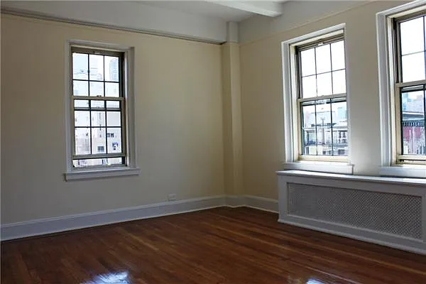 Rented by Siderow Residential Group | media 20