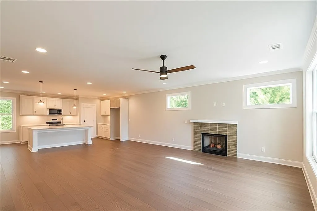 4 bed, 3.5 bath, 2508 sqft, $3,700 — Photo 3